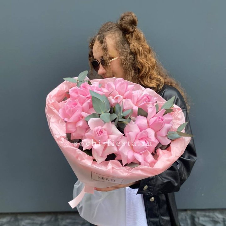 7 розовых роз в Калуге