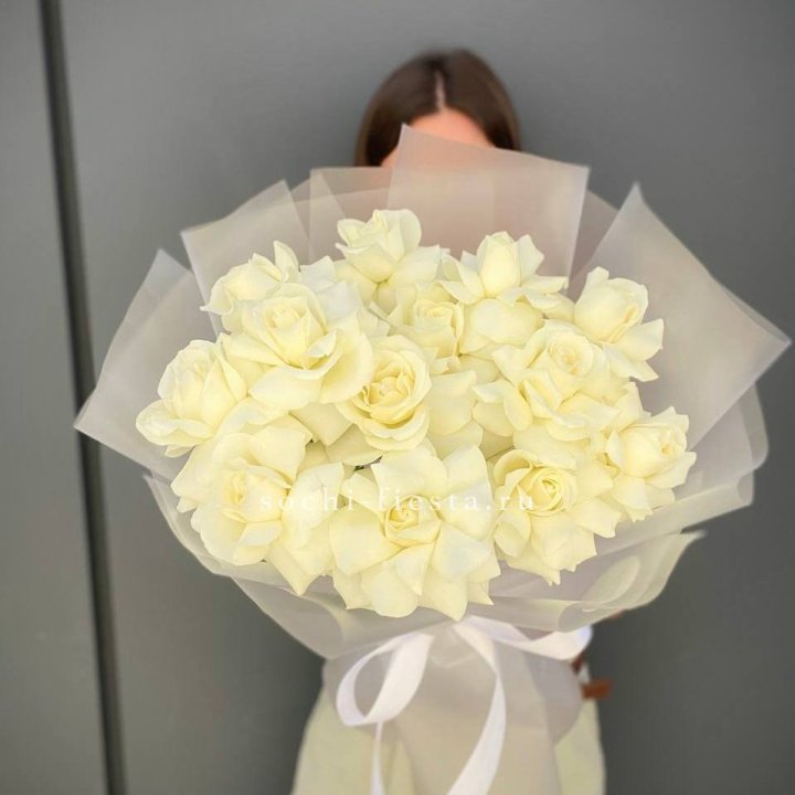 13 белых роз в Калуге