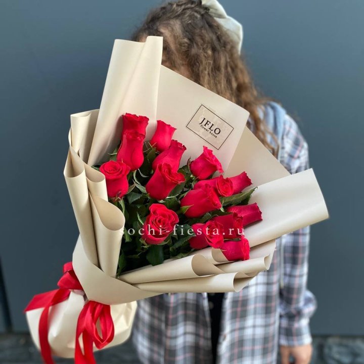 15 красных роз в Калуге