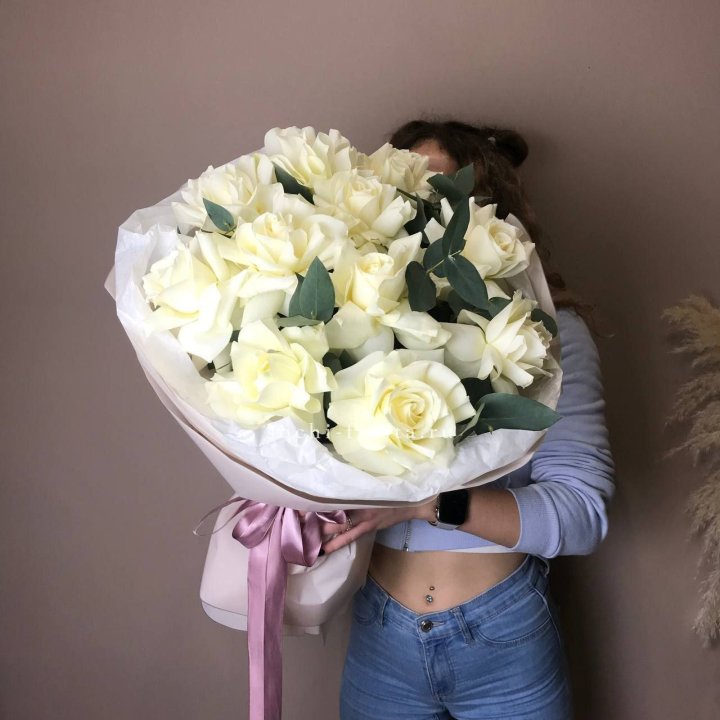 11 Белых французских роз "Вайт найс" в Калуге