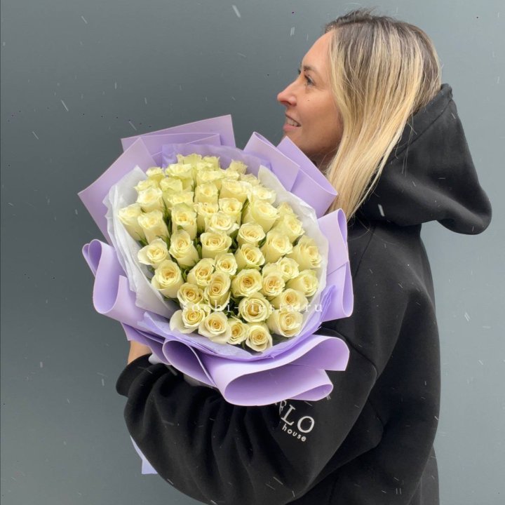 51 белая кенийская роза в оформлении в Калуге