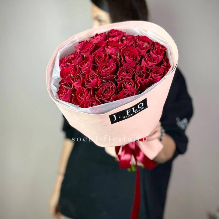 35 кенийских роз в Калуге