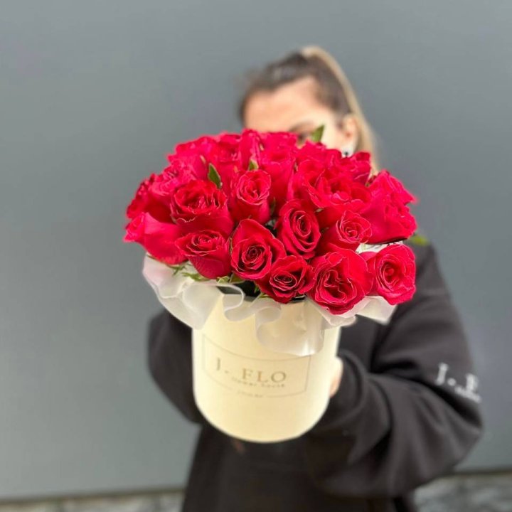 27 кенийских роз в боксе в Калуге