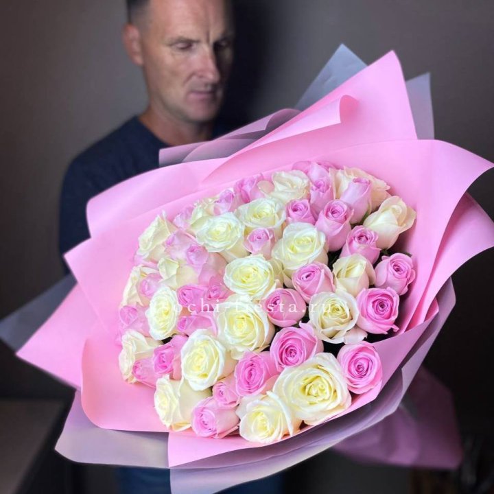 51 белых и розовых роз в Калуге