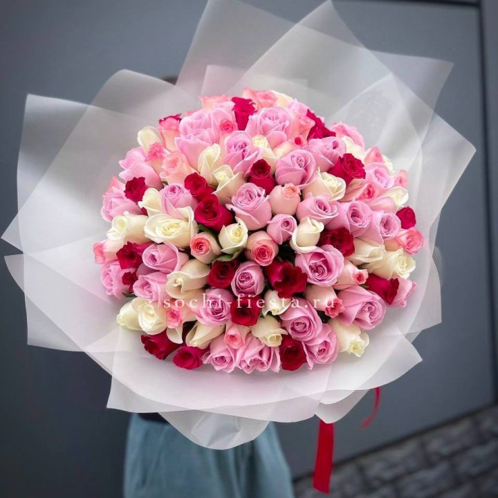 101 разноцветная роза "Карусель" в Калуге