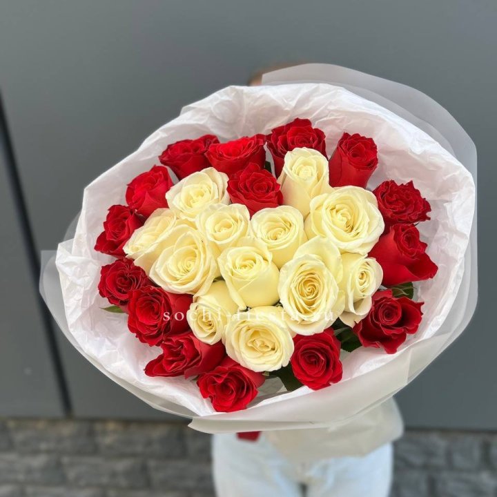 27 роз микс в Калуге