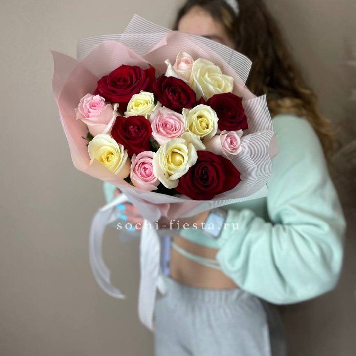 15 роз "Карусель" в Калуге