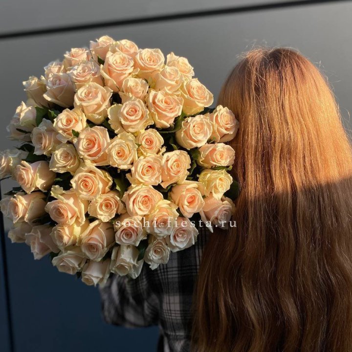 Охапка кремовых роз в Калуге