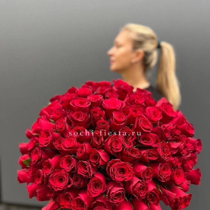Охапка из 101 красной розы в Калуге