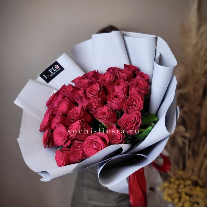 Красные розы 33 шт в Калуге
