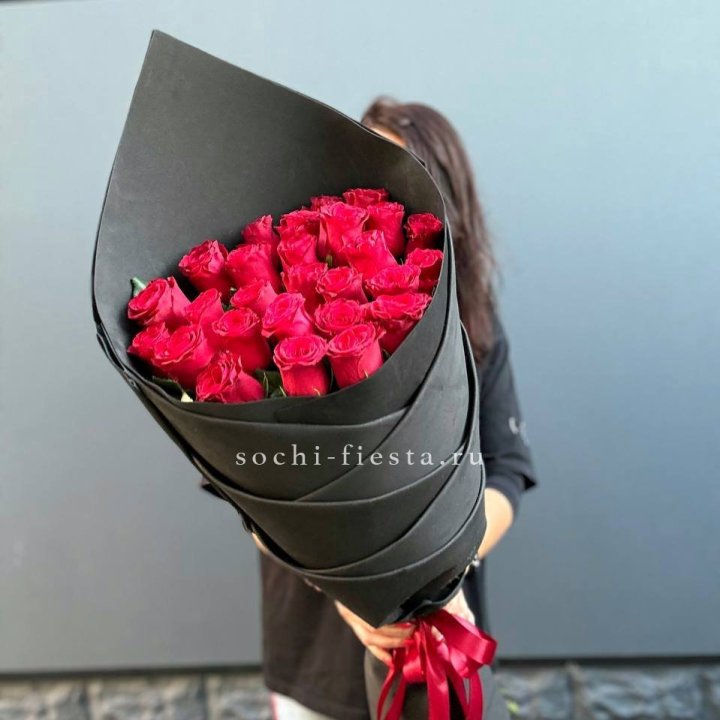 25 высоких красных роз в Калуге