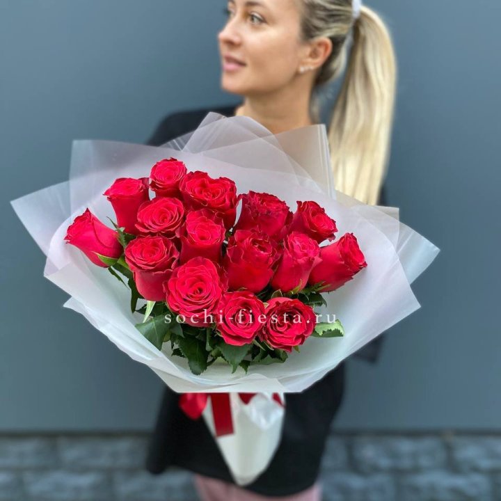 Букет из 15 красных роз  в Калуге