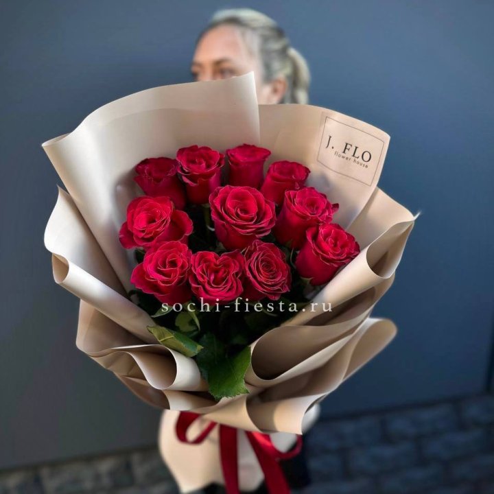 Букет красных роз "Наоми" в Калуге