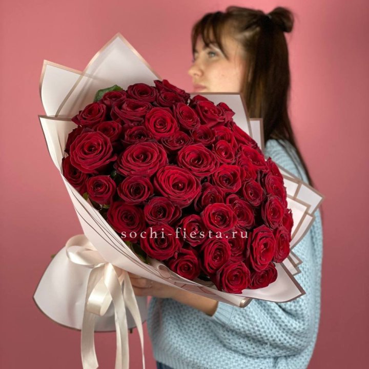 51 красная роза "Лавели" в Калуге