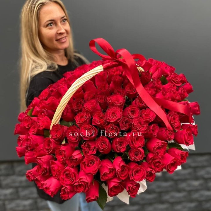 151 красная  роза в корзине в Калуге