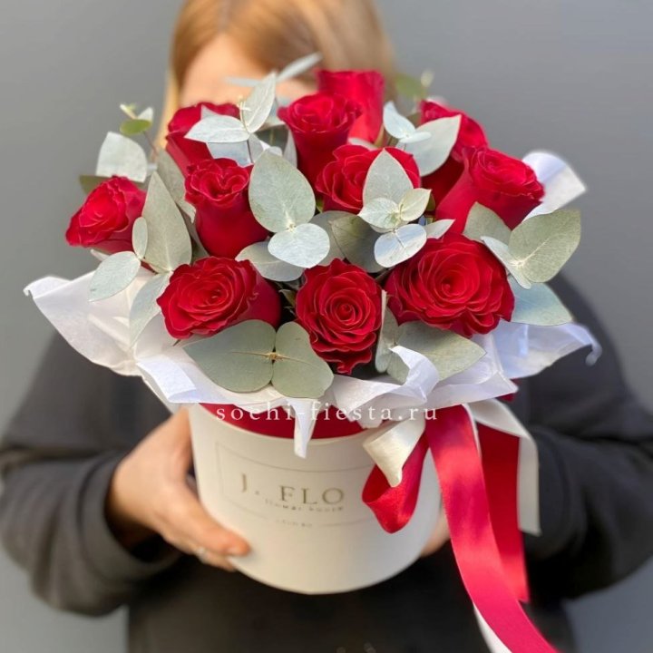 11 роз в шляпной коробке в Калуге