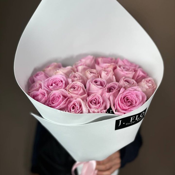 25 розовых роз в Калуге