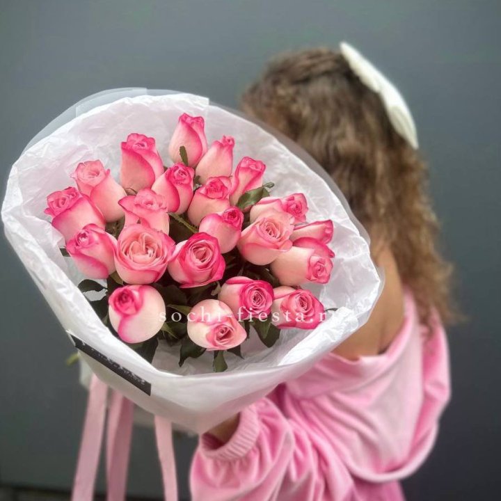 21 розовые розы Венди  в оформлении в Калуге