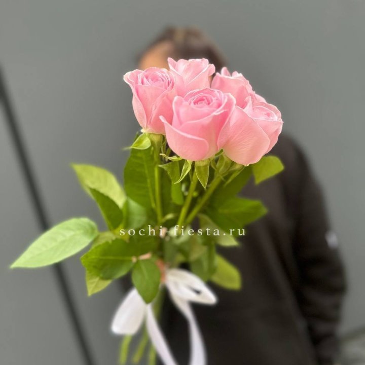 Букет 5 розовых роз  в Калуге