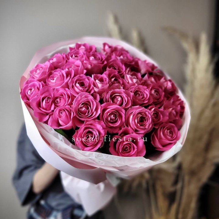 35 розовых роз  в Калуге