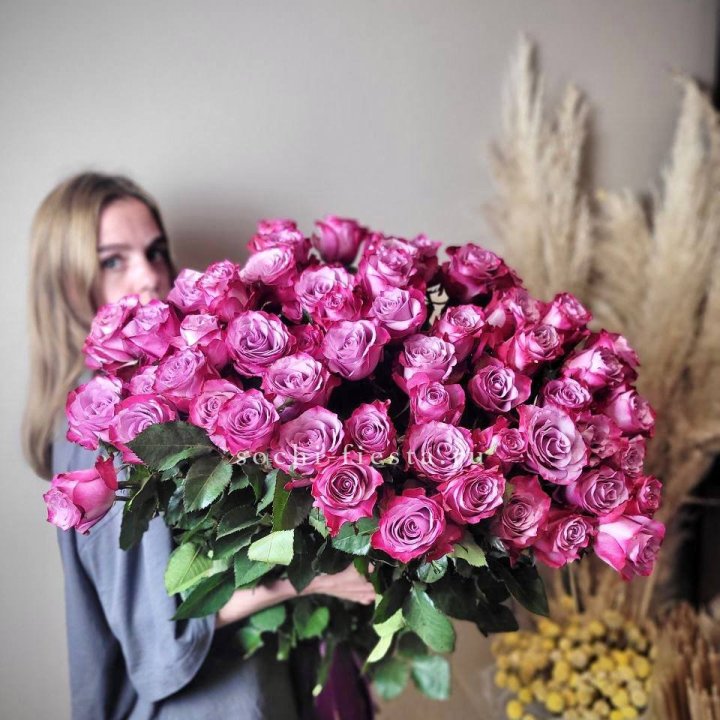 Охапка высоких роз Деп перпел в Калуге