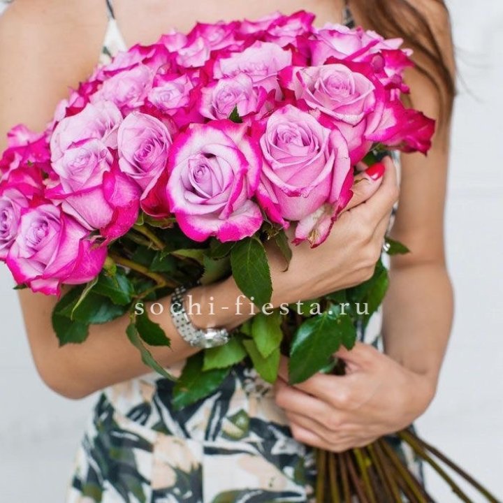 Букет высоких роз Ди перпел в Калуге