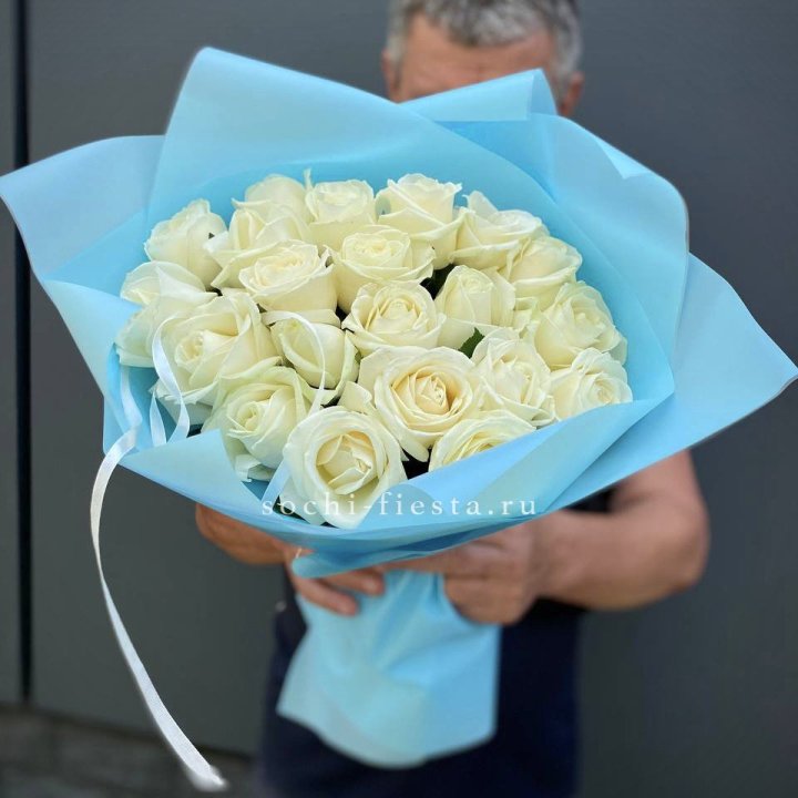 21 белая роза в Калуге
