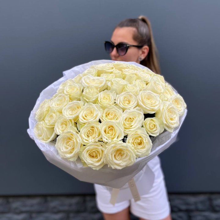 51 белая роза  в Калуге
