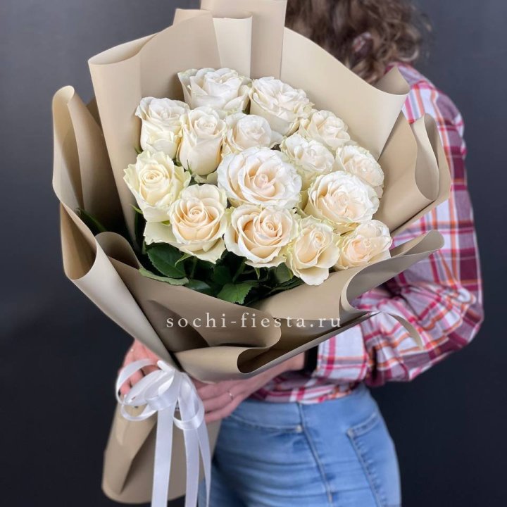 15 белых роз кофе в Калуге