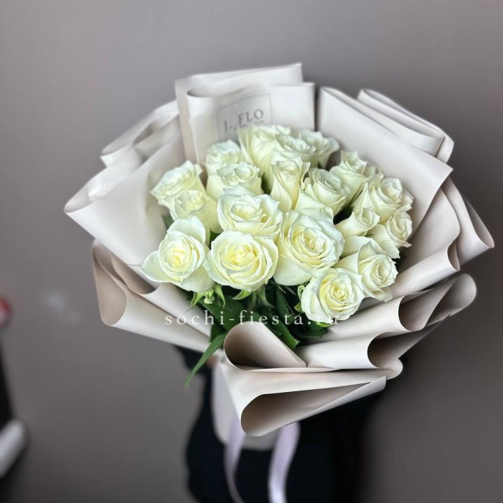 19 белых роз  в Калуге