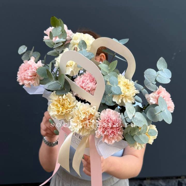 Сумочка из диантусов в Калуге