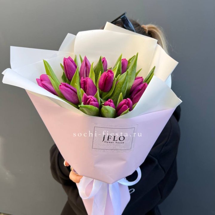 15 пурпурных тюльпанов в Калуге