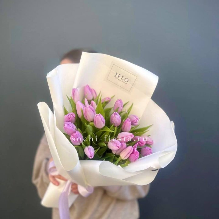 25 сиреневых тюльпанов в Калуге