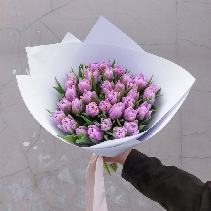 35 сиреневых тюльпанов в Калуге