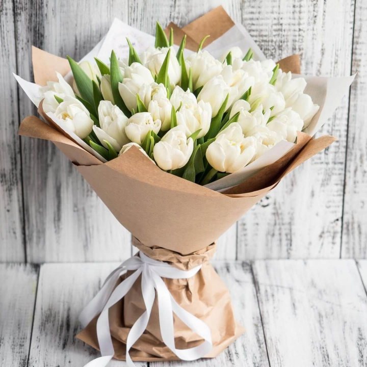 25 белых тюльпанов в Калуге