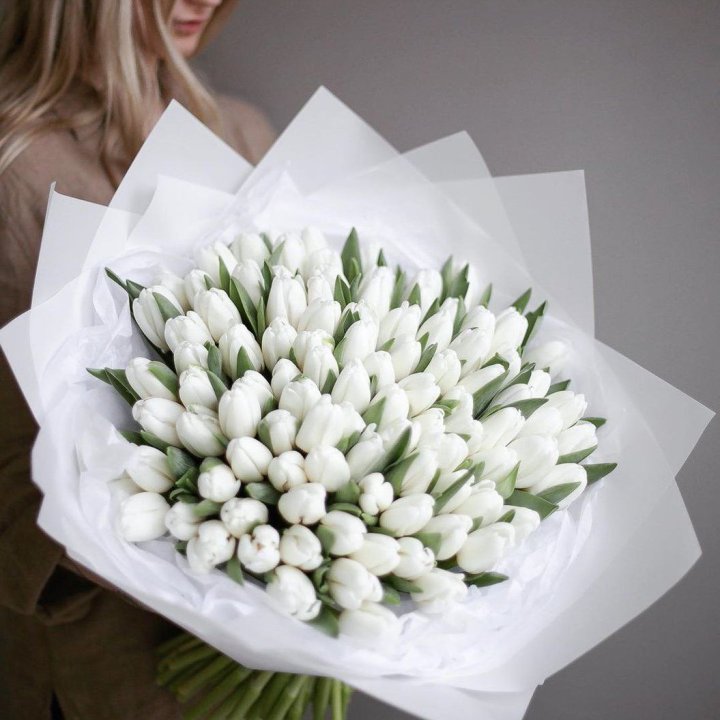 101 белый тюльпан в Калуге